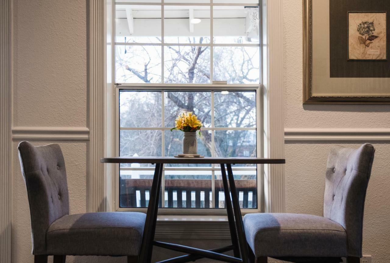 Hounds Tooth Inn Oakhurst Εξωτερικό φωτογραφία